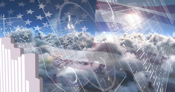 アメリカの国旗と財務データ処理のイメージ アメリカのビジネスと金融の概念をデジタルで — ストック写真