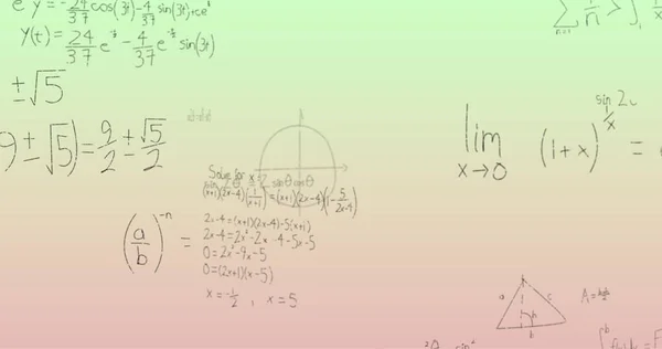 Yeşilden Pembeye Yazısıyla Yazılmış Matematiksel Formüllerin Resmi Bilim Matematik Öğrenme — Stok fotoğraf