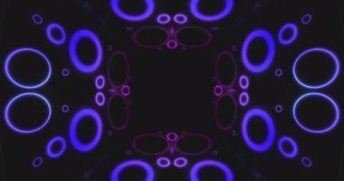 Siyah arkaplanda yanıp sönen pembe ve mor neon ışık halkalarının animasyonu. ışık, renk ve hareket konsepti dijital olarak oluşturulmuş video.