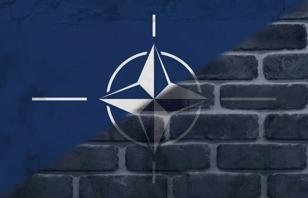 Samengestelde Afbeelding Van Vlag Van Nato Geschilderd Bakstenen Muur Kopieerruimte — Stockfoto