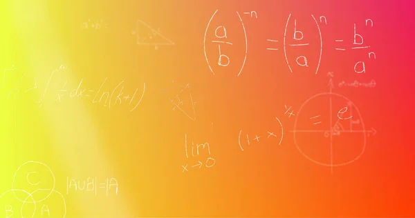 Bild Von Handgeschriebenen Mathematischen Formeln Auf Gelbem Bis Rotem Hintergrund — Stockfoto