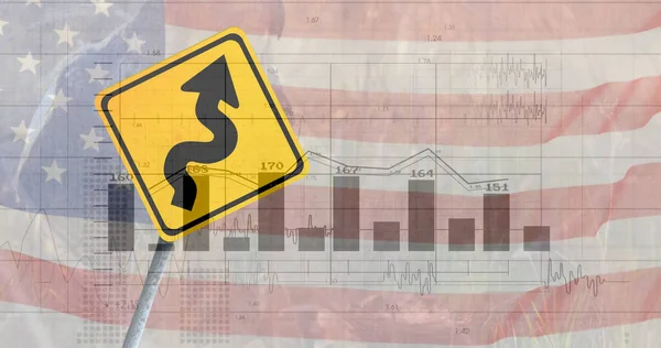 Kép Pénzügyi Adatok Feldolgozása Felett Közúti Jel Zászló Usa Globális — Stock Fotó