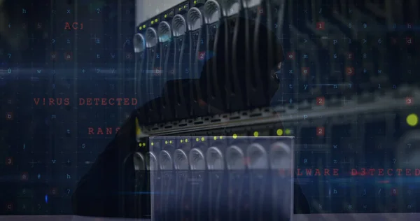Bild Cyberattack Över Serverrummet Och Hacker Med Hjälp Bärbar Dator — Stockfoto