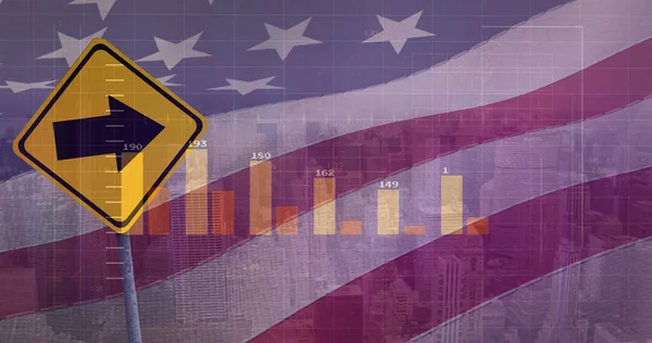 Bild Ekonomisk Databehandling Över Vägskylt Flagga Usa Och Stadsbild Globalt — Stockfoto