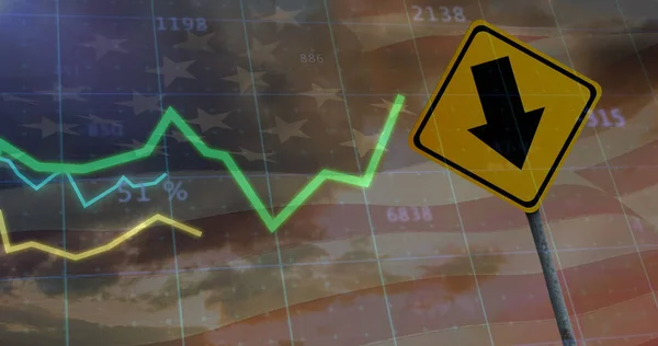 Kép Pénzügyi Adatok Feldolgozása Felett Közúti Jel Zászló Usa Globális — Stock Fotó