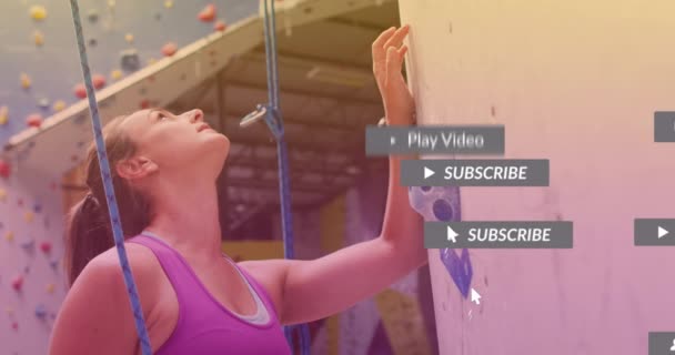 体操で壁に登るしようとロープを持つ白人のフィット女性に対してデジタルアイコンで泡を話す スポーツ フィットネス テクノロジーの概念 — ストック動画