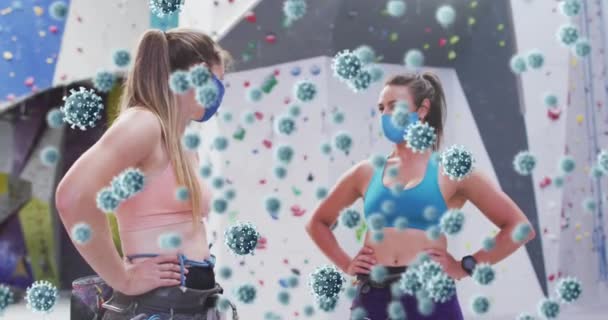 Spor Salonunda Birbirine Beşlik Çakan Iki Kafkas Zinde Kadına Karşı — Stok video