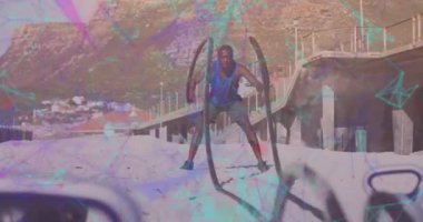 Sahilde halatla egzersiz yapan Afro-Amerikan formda bir adama karşı bağlantılar ağı. Spor, spor ve teknoloji konsepti