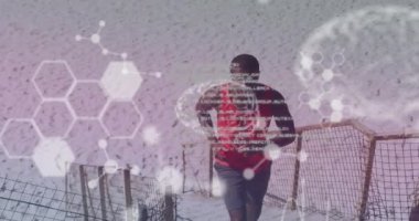 Sahilde merdivenlerden koşarak çıkan Afro-Amerikan bir adama karşı tıbbi veri işleme. Spor, spor ve teknoloji konsepti