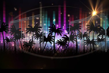 Palmiye ağaçlarının siluetinin üzerinden siyah arka planda patlayan havai fişeklere karşı dikenli tel. tropikal müzik ve tatil konsepti