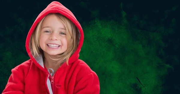 Yeşil Grunge Desenli Arka Planda Fotokopi Alanına Gülümseyen Beyaz Kızın — Stok fotoğraf