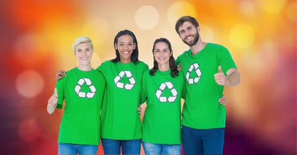 Porträt Diverser Freiwilliger Recycelten Shirts Vor Lichtflecken Hintergrund Recycling Und — Stockfoto