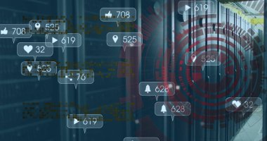 Ortam simgeleri ve sunucu odasında tarama yapılan veri işleme resmi. sunucular ve bulut hesaplama kavramı dijital olarak oluşturuldu.