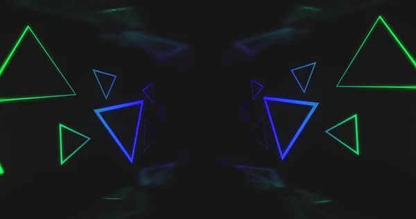 Изображение Фиолетовых Зеленых Неоновых Светлых Треугольников Мерцающих Черном Фоне Световая — стоковое фото