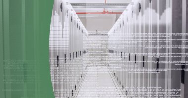 Bilgisayar sunucu odası arkaplanı üzerinde metin veri işlemesi olan yeşil kopyalama alanının bileşimi. Bilgisayar teknolojisi ve küresel iletişim arayüzü teknolojisi konsepti dijital olarak oluşturulmuş video.