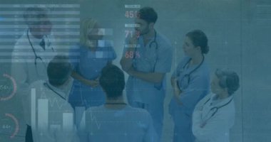 Muayene sırasında çeşitli kadın ve erkek doktorlarla ilgili grafik ve verilerin animasyonu. tıp, sağlık, ekonomi ve teknoloji kavramı. ,.