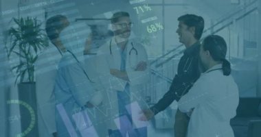 Muayene sırasında çeşitli kadın ve erkek doktorlarla ilgili grafik ve verilerin animasyonu. tıp, sağlık, ekonomi ve teknoloji kavramı. ,.