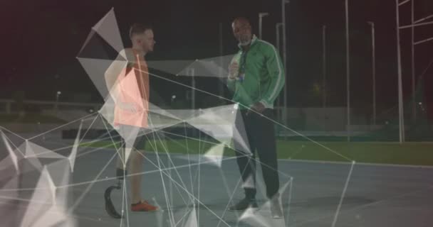 Animation Geometrischer Formen Über Afrikanisch Amerikanischem Trainer Und Kaukasischem Rüden — Stockvideo