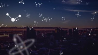 Şehir manzarasında hareket eden şekillerin animasyonu. küresel iş ve dijital arayüz kavramı dijital olarak oluşturulmuş video.