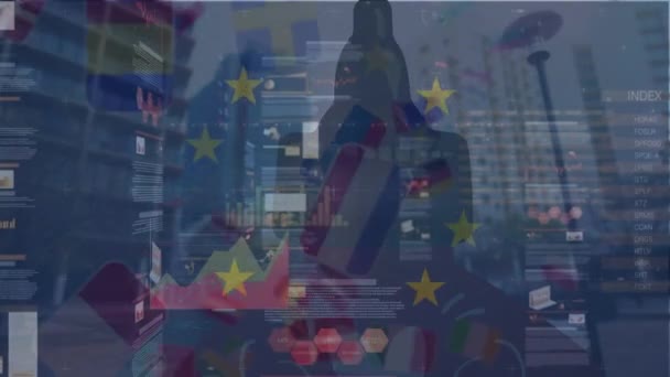 欧州連合の旗や都市の上に多様な財務データやグラフのアニメーション 欧州経済 テクノロジーの概念がデジタルで生成されたビデオ — ストック動画