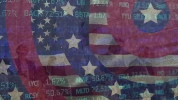 在美国国旗上的星环动画和数据处理 全球商业和爱国主义概念数码视频 — 图库视频影像