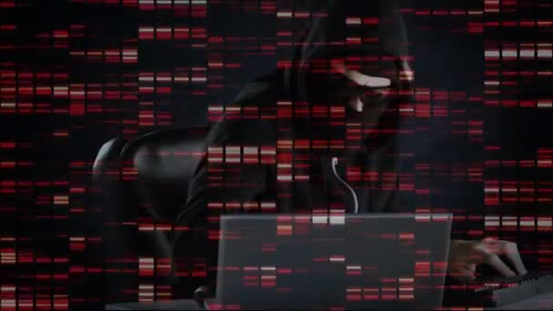 Kafkas Erkek Bilgisayar Korsanının Laptopla Kar Maskesi Giydiği Veri Işleme — Stok video