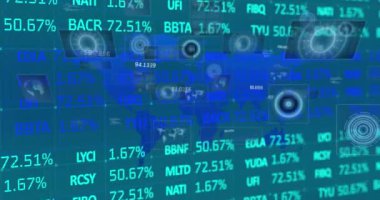 Mavi arkaplanda veri işleme animasyonu. küresel iş ve dijital arayüz kavramı dijital olarak oluşturulmuş video.