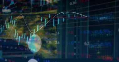 Şehirdeki finansal verilerin ve grafiklerin animasyonu. küresel finans, ekonomi, iş ve teknoloji kavramı dijital olarak oluşturulmuş video.