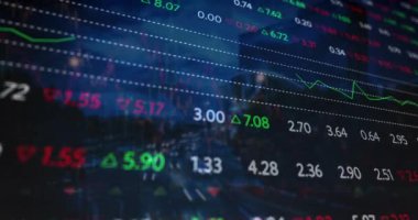 Şehirdeki finansal verilerin ve grafiklerin animasyonu. küresel finans, ekonomi, iş ve teknoloji kavramı dijital olarak oluşturulmuş video.