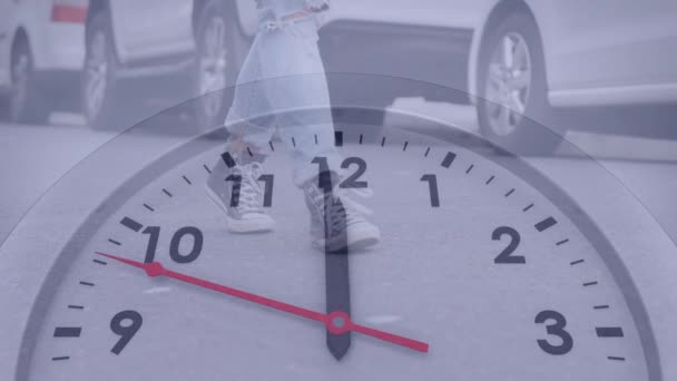 Animación Del Reloj Moviéndose Sobre Hombre Negocios Caucásico Caminando Concepto — Vídeo de stock