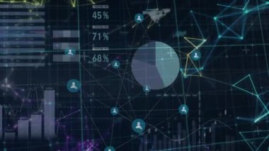 Siyah arkaplanda finansal veri işleme üzerine simgelerle bağlantı ağının animasyonu. küresel bağlantılar, bilgisayar ve dijital arayüz konsepti dijital olarak oluşturulmuş video.