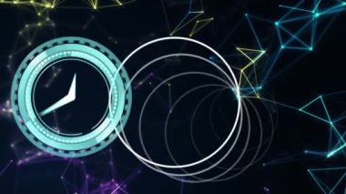 Siyah arkaplandaki bağlantı ağı üzerinden hareket eden saat ve dairelerin animasyonu. küresel teknoloji ve bağlantılar konsepti dijital olarak oluşturulmuş video.