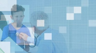 Kafkas erkek doktor ve hastaların karelerinin animasyonu. küresel tıp ve dijital arayüz kavramı dijital olarak üretilen video.
