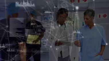 Çeşitli doktorlar üzerindeki bağlantı ağının animasyonu. küresel sağlık, sağlık ve bağlantılar konsepti dijital olarak oluşturulmuş video.