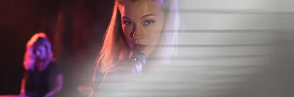 Blurred Effect Copy Space Caucasian Female Artist Singing Microphone Music — ストック写真