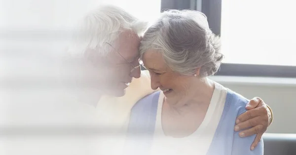 Waas Effect Met Kopieerruimte Tegen Kaukasisch Senior Koppel Dat Elkaar — Stockfoto