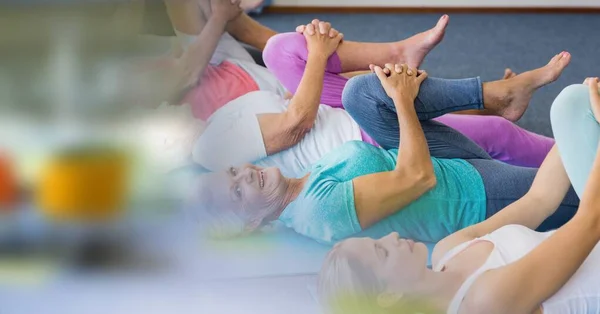 Effetto Sfocatura Con Spazio Copia Contro Trainer Yoga Femminile Gruppo — Foto Stock