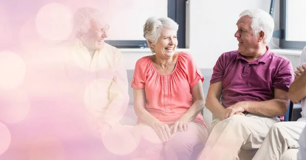 Waas Effect Met Kopieerruimte Tegen Groep Ouderen Die Samen Lachen — Stockfoto