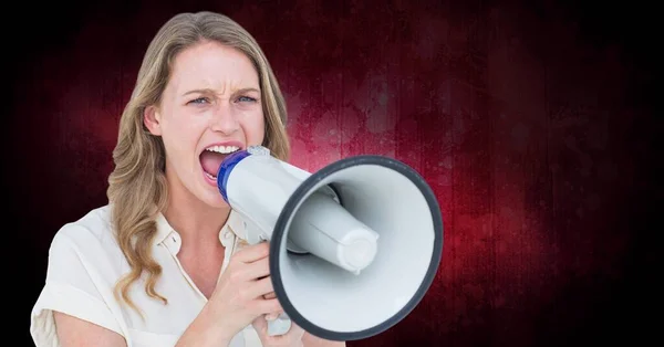 Biała Kobieta Krzyczy Megafon Przeciwko Przestrzeni Czerwonym Tle Ogłoszenie Koncepcja — Zdjęcie stockowe