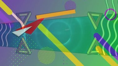 Yeşil ve mor gradyan arkaplan üzerinde hareket eden soyut şekillerin dijital animasyonu. Soyut doku ve tasarım kavramına sahip arkaplanlar