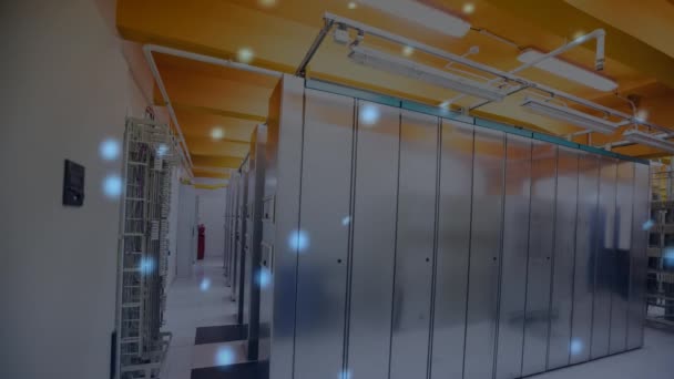 Animatie Van Lichten Stippen Die Servers Zweven Wereldwijde Verbindingen Netwerk — Stockvideo