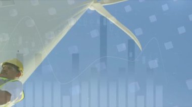 Grafiklerin animasyonu, rüzgar türbininde tablet kullanan beyaz erkek işçiyle ilgili veriler. çevre, sürdürülebilirlik, yenilenebilir enerji, iş ve teknoloji konsepti dijital olarak oluşturulmuş video.