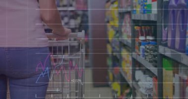 Tramvayı olan beyaz bir kadının veri işleme animasyonu. küresel iş, alışveriş ve dijital arayüz kavramı dijital olarak oluşturulmuş video.