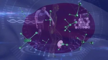 Futbolcu üzerine düşen moleküllerin animasyonu. Bilim ve veri işleme kavramı dijital olarak oluşturulmuş video.