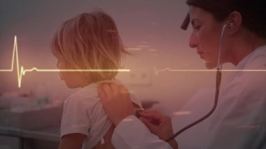 Çeşitli doktor ve hasta geçmişinde kardiyogramın animasyonu. küresel tıp ve sağlık konsepti dijital olarak üretilen video.