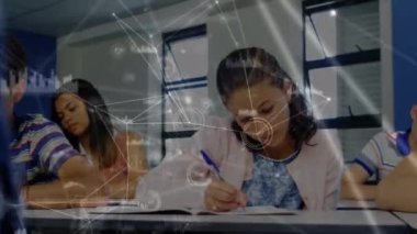 Okulda öğrenen çeşitli öğrencilerle olan bağlantıların animasyonu. lise eğitimi, bağlantılar ve dijital olarak oluşturulmuş öğrenme konsepti.