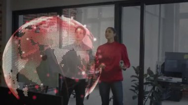 Çeşitli iş adamlarının tartıştığı yerlerin ve yerlerin animasyonu. küresel iş ve dijital arayüz kavramı dijital olarak oluşturulmuş video.