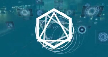 Yol üzerinde şekil ve veri işleme animasyonları. küresel iş ve dijital arayüz kavramı dijital olarak oluşturulmuş video.