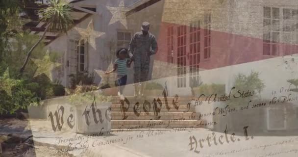 Анимация Американского Флага Над Африканским Американским Солдатом Дочерью Патриотизм Концепция — стоковое видео