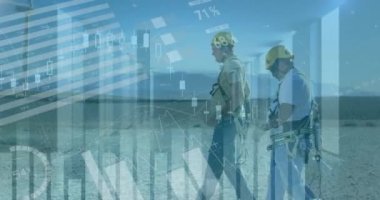 Yel değirmeni ve işçiler üzerinde finansal veri işleme animasyonu. küresel bağlantı, dijital arayüz, ekoloji, enerji konsepti dijital olarak oluşturulmuş video.